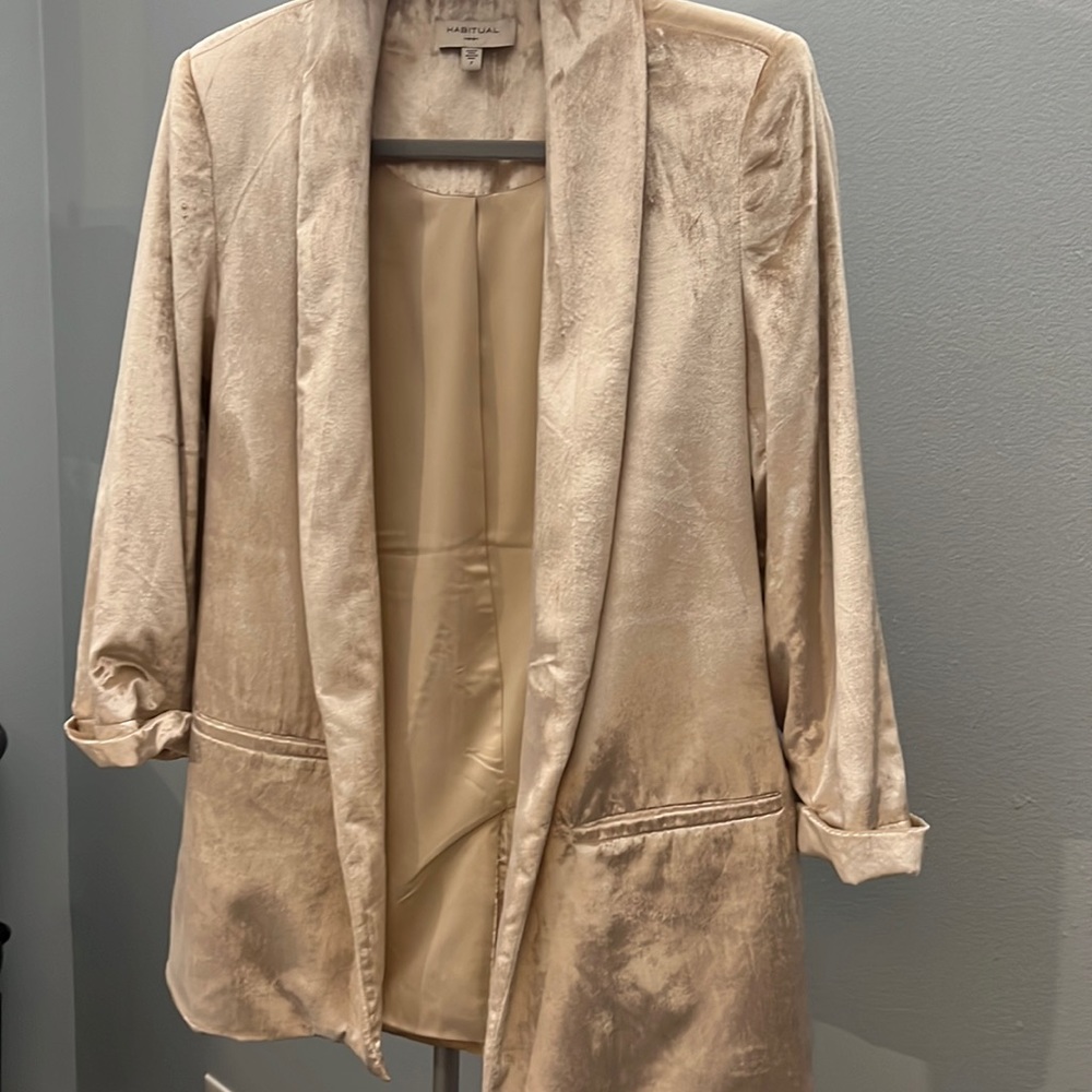 Habitual champagne velvet blazer